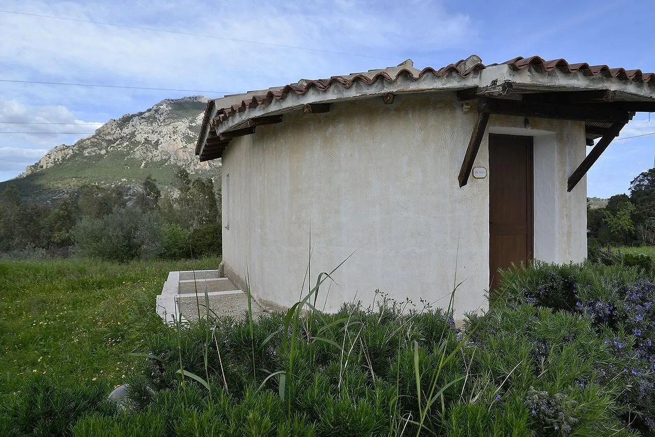 Agriturismo Rubinu Galtellì مزرعة للإقامة